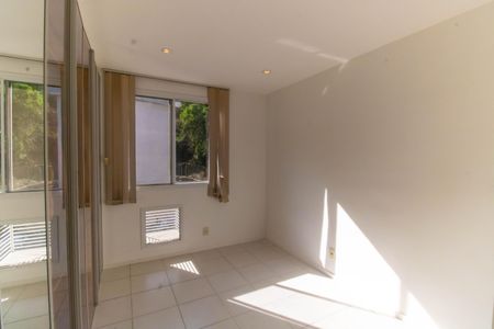 Apartamento à venda com 70m², 3 quartos e 1 vaga Apartamento à venda com 70m², 3 quartos e 1 vagaSuíte