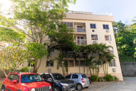 Apartamento à venda com 70m², 3 quartos e 1 vaga Apartamento à venda com 70m², 3 quartos e 1 vagaFachada