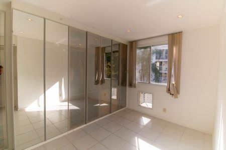 Apartamento à venda com 70m², 3 quartos e 1 vaga Apartamento à venda com 70m², 3 quartos e 1 vagaSuíte