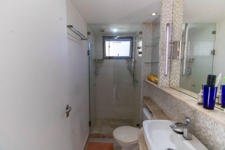 Apartamento à venda com 70m², 3 quartos e 1 vaga Apartamento à venda com 70m², 3 quartos e 1 vagaBanheiro da Suíte