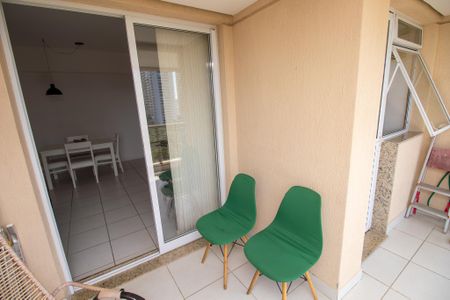 Apartamento à venda com 75m², 2 quartos e 3 vagas Apartamento à venda com 75m², 2 quartos e 3 vagasVaranda