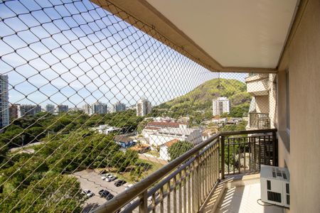 Apartamento à venda com 75m², 2 quartos e 3 vagas Apartamento à venda com 75m², 2 quartos e 3 vagasVaranda