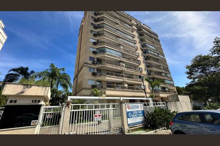 Apartamento à venda com 75m², 2 quartos e 3 vagas Apartamento à venda com 75m², 2 quartos e 3 vagasFachada