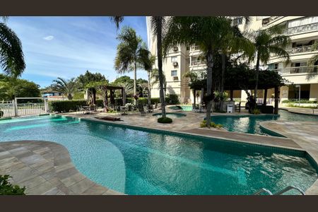 Apartamento à venda com 75m², 2 quartos e 3 vagas Apartamento à venda com 75m², 2 quartos e 3 vagasÁrea comum - Piscina