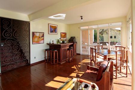 Casa de condomínio à venda com 440m², 6 quartos e 4 vagasSala