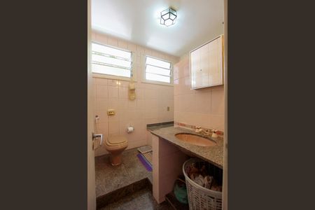 Casa de condomínio à venda com 440m², 6 quartos e 4 vagasBanheiro social