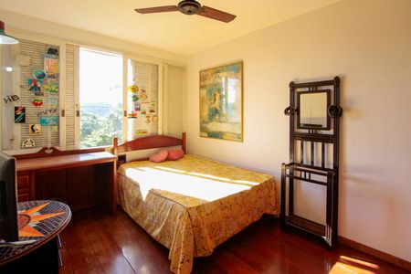 Casa de condomínio à venda com 440m², 6 quartos e 4 vagasQuarto 2