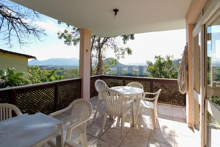 Casa de condomínio à venda com 440m², 6 quartos e 4 vagasVaranda