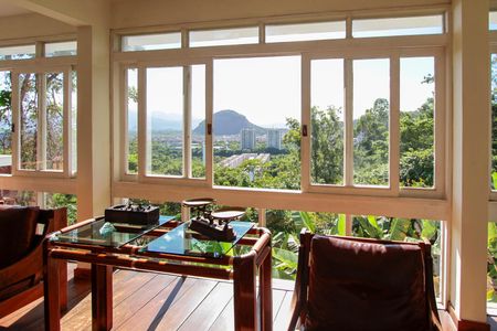 Casa de condomínio à venda com 440m², 6 quartos e 4 vagasSala