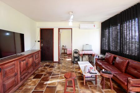 Casa de condomínio à venda com 440m², 6 quartos e 4 vagasSala intima