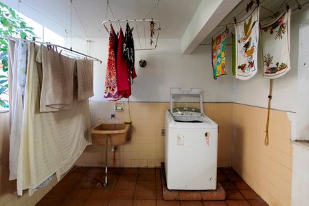 Casa de condomínio à venda com 440m², 6 quartos e 4 vagasÁrea de Serviço