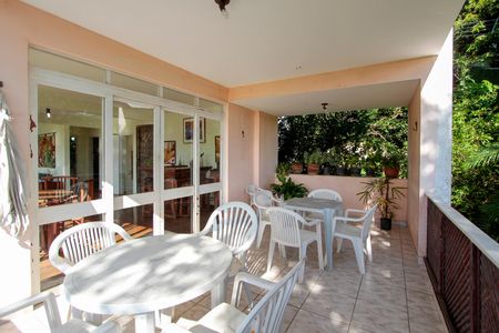 Casa de condomínio à venda com 440m², 6 quartos e 4 vagasVaranda