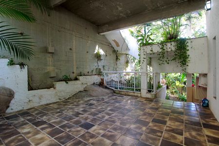 Casa de condomínio à venda com 440m², 6 quartos e 4 vagasQuintal