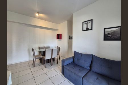 Apartamento à venda com 75m², 2 quartos e 3 vagasSala