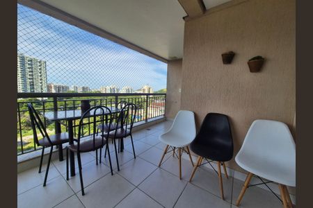 Apartamento à venda com 75m², 2 quartos e 3 vagasVaranda