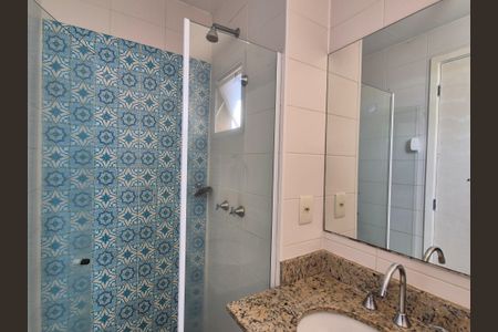 Apartamento à venda com 75m², 2 quartos e 3 vagasBanheiro da Suíte