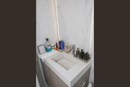 Apartamento à venda com 74m², 3 quartos e 1 vaga Apartamento à venda com 74m², 3 quartos e 1 vagaBanheiro Social