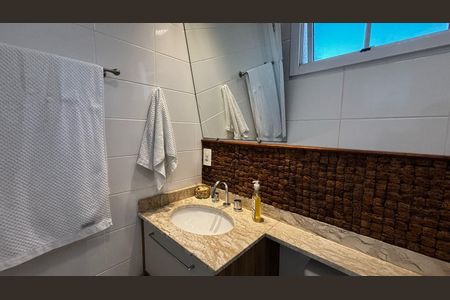 Apartamento à venda com 74m², 2 quartos e 2 vagas Apartamento à venda com 74m², 2 quartos e 2 vagasBanheiro da Suíte