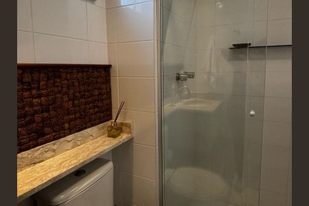 Apartamento à venda com 74m², 2 quartos e 2 vagas Apartamento à venda com 74m², 2 quartos e 2 vagasBanheiro da Suíte