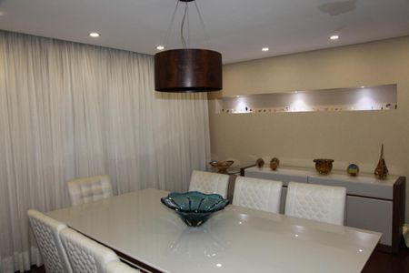 Apartamento à venda com 133m², 3 quartos e 2 vagas Apartamento à venda com 133m², 3 quartos e 2 vagasSala de Jantar