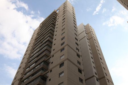 Apartamento à venda com 133m², 3 quartos e 2 vagas Apartamento à venda com 133m², 3 quartos e 2 vagasFachada