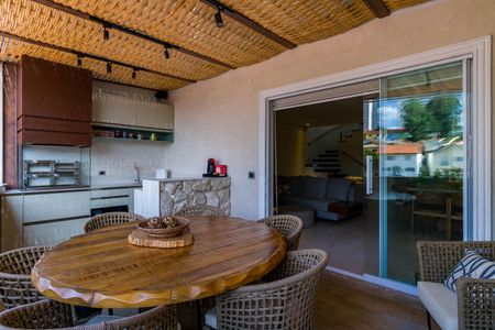 Casa de condomínio à venda com 230m², 3 quartos e 4 vagasSala