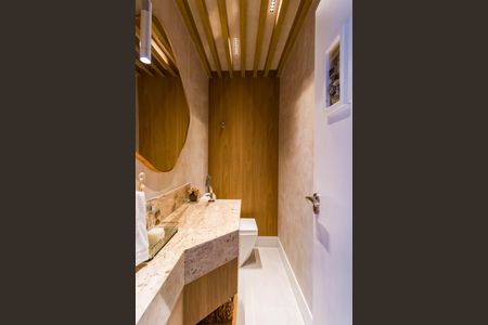 Casa de condomínio à venda com 230m², 3 quartos e 4 vagasLavabo