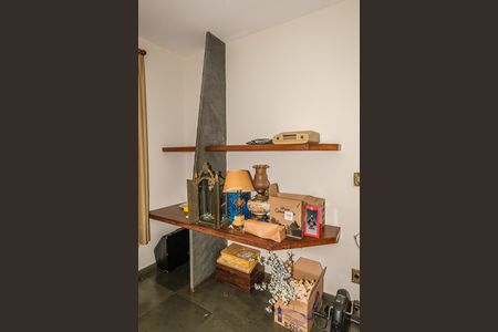 Casa à venda com 370m², 6 quartos e 4 vagas Casa à venda com 370m², 6 quartos e 4 vagasQuarto 2