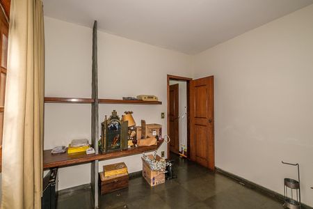 Casa à venda com 370m², 6 quartos e 4 vagas Casa à venda com 370m², 6 quartos e 4 vagasQuarto 2