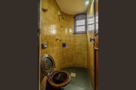 Casa à venda com 370m², 6 quartos e 4 vagas Casa à venda com 370m², 6 quartos e 4 vagasLavabo