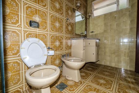 Casa à venda com 370m², 6 quartos e 4 vagas Casa à venda com 370m², 6 quartos e 4 vagasBanheiro/Suíte 2