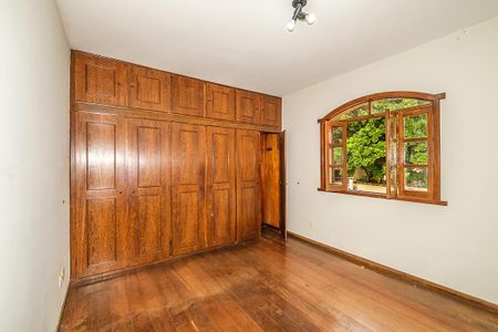 Casa à venda com 370m², 6 quartos e 4 vagas Casa à venda com 370m², 6 quartos e 4 vagasSuíte 2