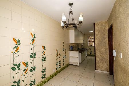 Casa à venda com 370m², 6 quartos e 4 vagas Casa à venda com 370m², 6 quartos e 4 vagasCozinha