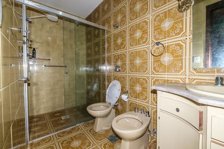 Casa à venda com 370m², 6 quartos e 4 vagas Casa à venda com 370m², 6 quartos e 4 vagasBanheiro/Suíte 2