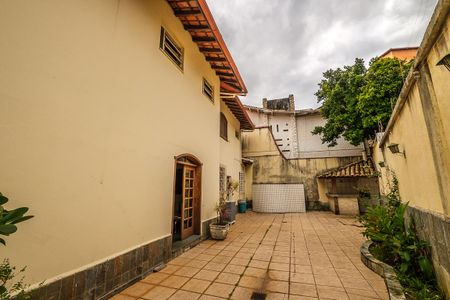 Casa à venda com 370m², 6 quartos e 4 vagas Casa à venda com 370m², 6 quartos e 4 vagasÁrea comum