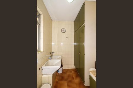 Casa à venda com 370m², 6 quartos e 4 vagas Casa à venda com 370m², 6 quartos e 4 vagasLavanderia