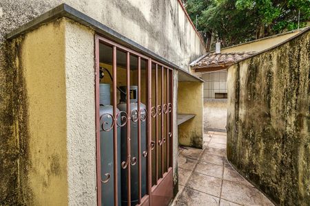 Casa à venda com 370m², 6 quartos e 4 vagas Casa à venda com 370m², 6 quartos e 4 vagasÁrea comum