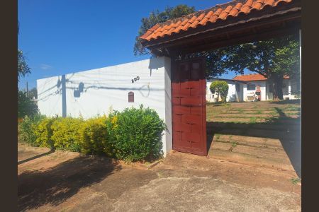 Casa à venda com 70m², 3 quartos e 6 vagasFachada 