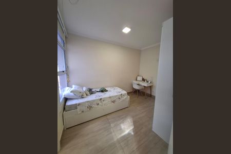 Casa à venda com 211m², 3 quartos e 3 vagas Casa à venda com 211m², 3 quartos e 3 vagasQuarto 2