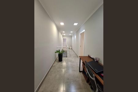 Casa à venda com 211m², 3 quartos e 3 vagas Casa à venda com 211m², 3 quartos e 3 vagasCorredor