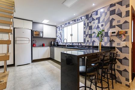 Casa à venda com 211m², 3 quartos e 3 vagas Casa à venda com 211m², 3 quartos e 3 vagasCozinha