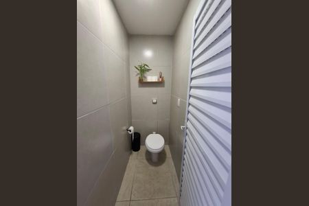 Casa à venda com 211m², 3 quartos e 3 vagas Casa à venda com 211m², 3 quartos e 3 vagasLavabo 2