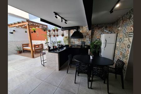 Casa à venda com 211m², 3 quartos e 3 vagas Casa à venda com 211m², 3 quartos e 3 vagasChurrasqueira