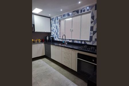 Casa à venda com 211m², 3 quartos e 3 vagas Casa à venda com 211m², 3 quartos e 3 vagasCozinha