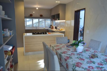 Casa de condomínio à venda com 640m², 3 quartos e 6 vagas Casa de condomínio à venda com 640m², 3 quartos e 6 vagasCozinha