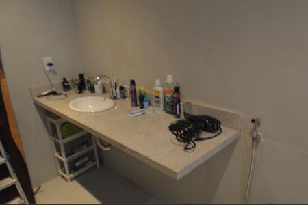 Casa de condomínio à venda com 640m², 3 quartos e 6 vagas Casa de condomínio à venda com 640m², 3 quartos e 6 vagasBanheiro da Suíte 1