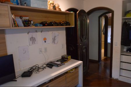 Casa de condomínio à venda com 640m², 3 quartos e 6 vagas Casa de condomínio à venda com 640m², 3 quartos e 6 vagasSuíte 2