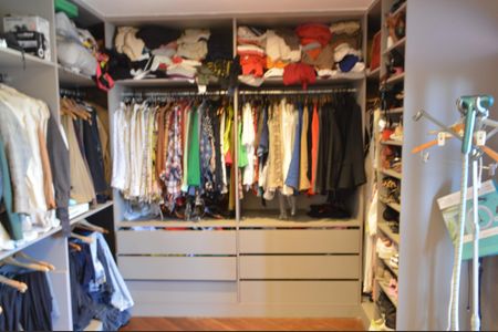 Casa de condomínio à venda com 640m², 3 quartos e 6 vagas Casa de condomínio à venda com 640m², 3 quartos e 6 vagasCloset da Suíte 3