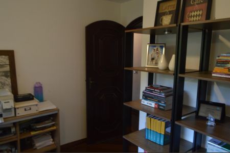 Casa de condomínio à venda com 640m², 3 quartos e 6 vagas Casa de condomínio à venda com 640m², 3 quartos e 6 vagasQuarto