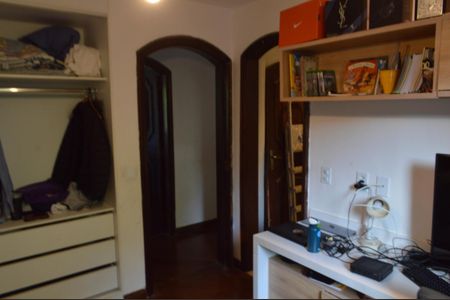 Casa de condomínio à venda com 640m², 3 quartos e 6 vagas Casa de condomínio à venda com 640m², 3 quartos e 6 vagasSuíte 1